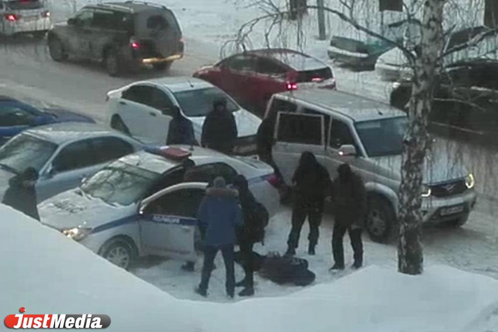 В Екатеринбурге задержали командира взвода ГИБДД. ВИДЕО - Фото 1