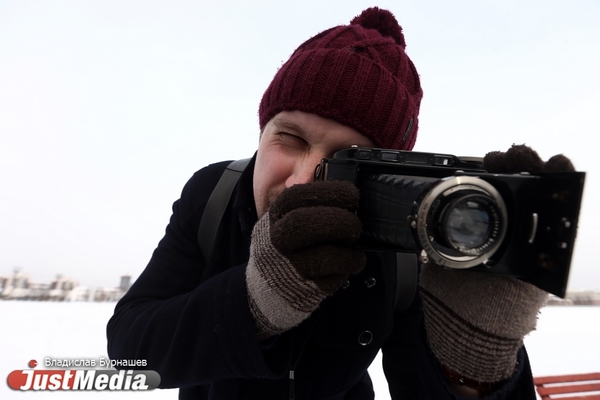 Историк Василий Запарий: «Потеплело, поэтому я решил поснимать на пленку, она красиво нарисует то, что мы видим». В Екатеринбурге -3 градуса