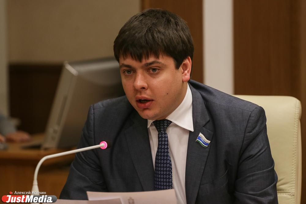 Лидер фракции ЛДПР в свердловском Заксо Михаил Зубарев покинул партию - Фото 1