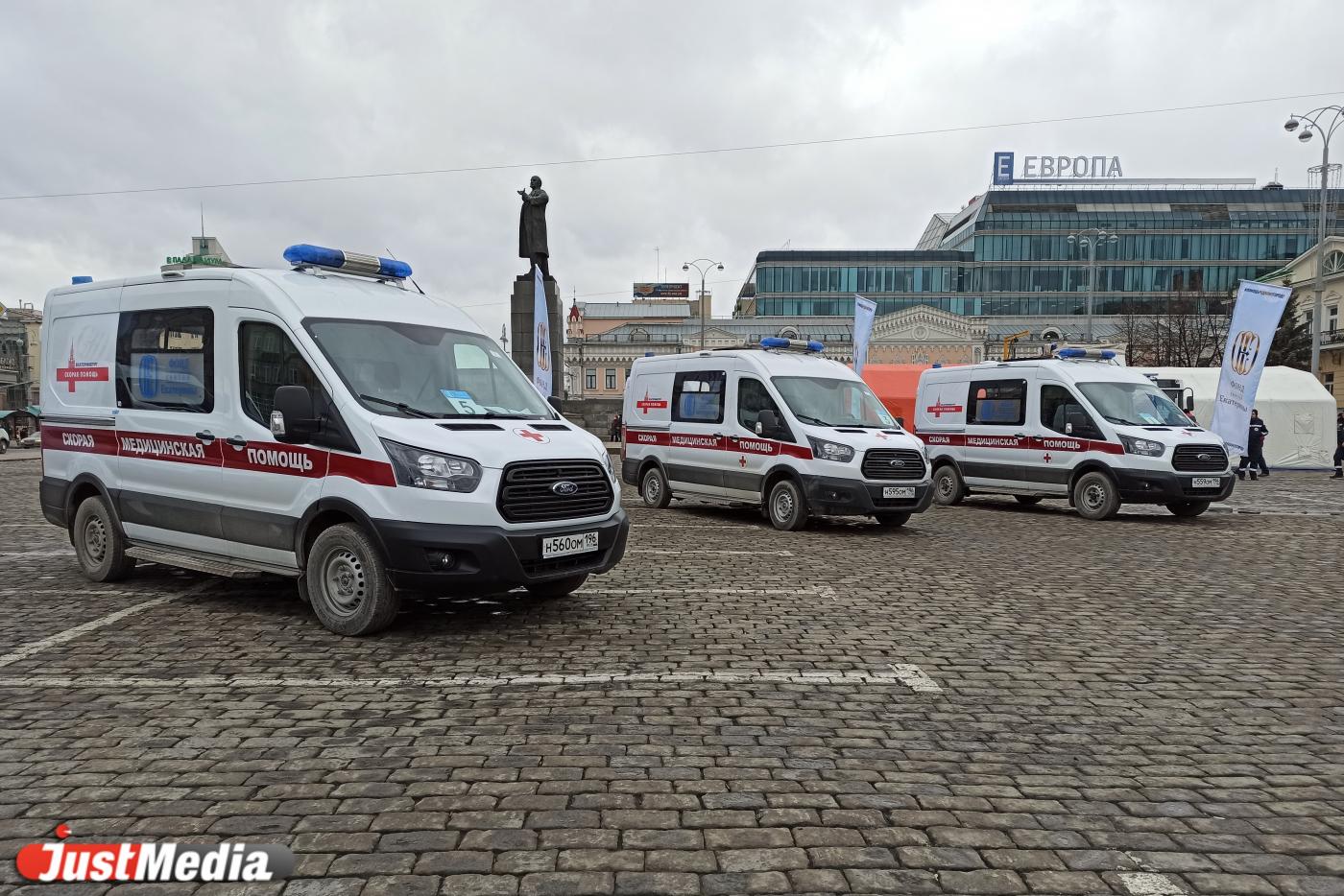 В Екатеринбург прибыло 25 новых машин скорой помощи - Фото 1