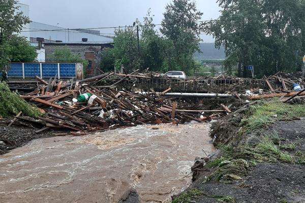 Поселок Большой Исток и часть ЕКАДа затопило - Фото 1