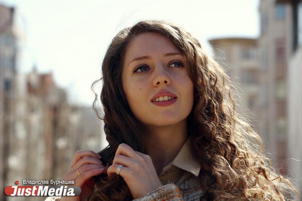 Анастасия Шлентова, «Открытые клетки»: «Я люблю шторм, ураган и цунами, мне кажется, этого не хватает в Екатеринбурге». В столице Урала +16 градусов - Фото 1