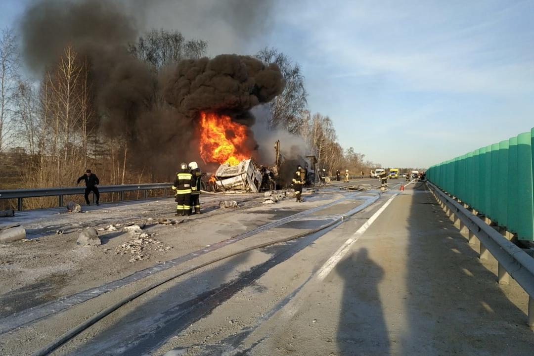 В МЧС рассказали подробности ДТП с пожаром на Тюменском тракте. ФОТО, ВИДЕО - Фото 1