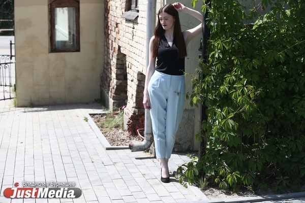 Сотрудник банка Евгения Колесникова: «Пусть всегда будет солнечная погода и восхитительное настроение». В Екатеринбурге +15 градусов