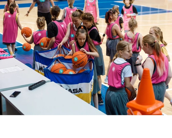 Юные баскетболистки из Верхней Пышмы и Екатеринбурга приняли участие в мастер-классе с тренерами «УГМК-Юниор» - Фото 1