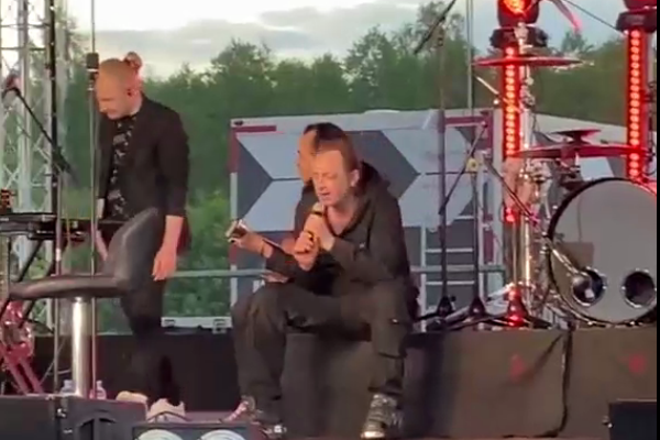 Глеб Самойлов устроил пьяный концерт во Владимирской области - Фото 1