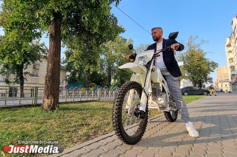 Александр Ислентьев, директор магазина мототехники: «Лето в разгаре, катайтесь на Эндуро». В Екатеринбурге +21 градус - Фото 1