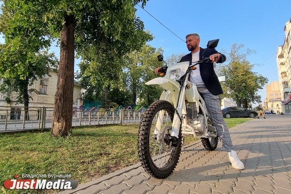 Александр Ислентьев, директор магазина мототехники: «Лето в разгаре, катайтесь на Эндуро». В Екатеринбурге +21 градус