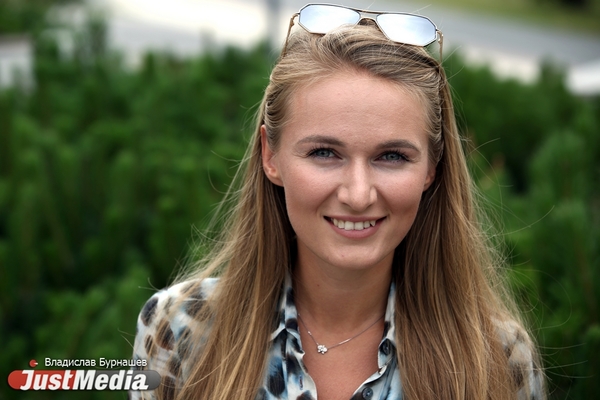 Юлия Юганова, экономист, модель: «Лето, солнце, жара. Минимум одежды. Это ли не прекрасно?». В Екатеринбурге +28 градусов - Фото 1