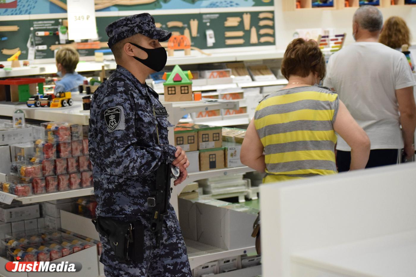 Евгений Куйвашев поручил проводить рейды по соблюдению масочного режима без сотрудников Росгвардии - Фото 1