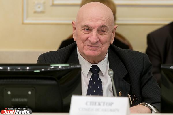 Евгений Куйвашев вручил легендарному врачу Семену Спектору знак отличия «За заслуги перед Свердловской областью» - Фото 1