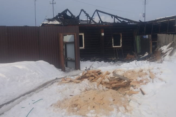 В Каменске-Уральском СК проводит проверку по факту смерти женщины во время пожара - Фото 1