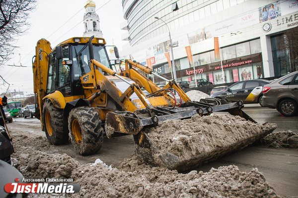 В мэрии Екатеринбурга рассказали, как будут бороться с грядущим снегопадом - Фото 1