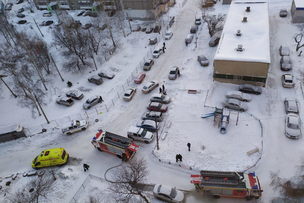 В Екатеринбурге СК начал проверку по факту гибели при пожаре на Денисова-Уральского мужчины - Фото 1