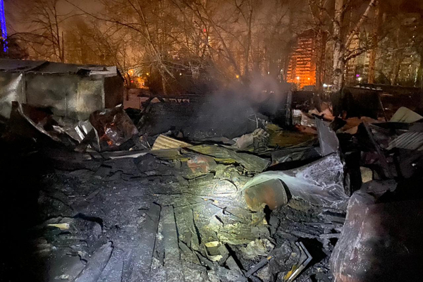 В Екатеринбурге в сгоревшем доме на Красноуфимской обнаружили два трупа - Фото 1