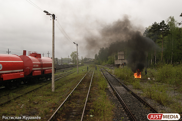 Пожарные поезда Свердловской магистрали помогли МЧС России ликвидировать семь крупных пожаров в 2020 году - Фото 1