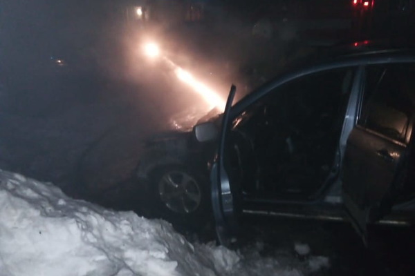 У главы Артемовского сгорел автомобиль - Фото 1