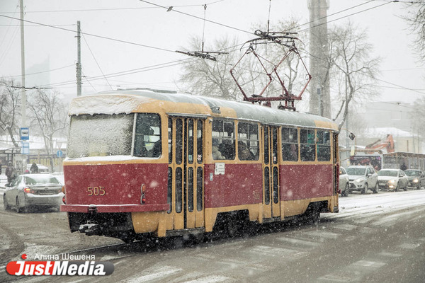 В Екатеринбурге утром из-за мороза встали трамваи - Фото 1