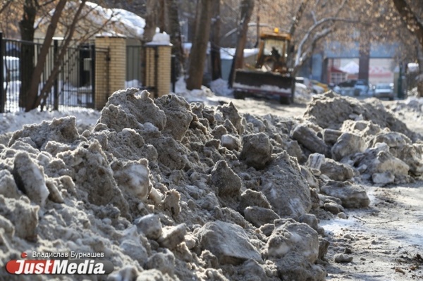 318 тысяч тонн снега вывезли из Екатеринбурга в феврале - Фото 1