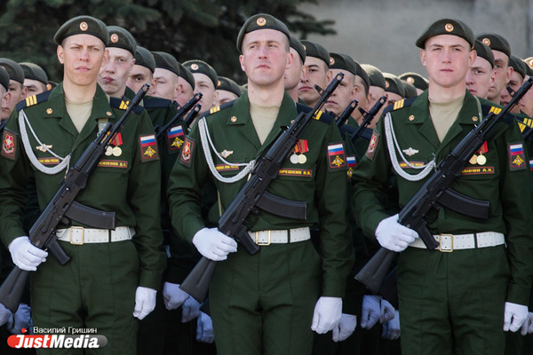 Военные, открывающие Парад Победы, поставили прививки от коронавируса - Фото 1