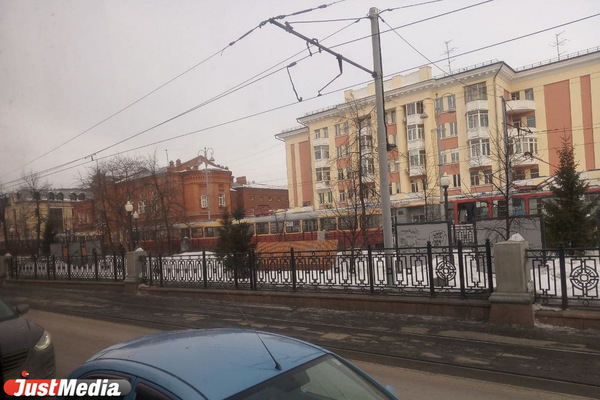 В центре Екатеринбурга вновь встали трамваи - Фото 1