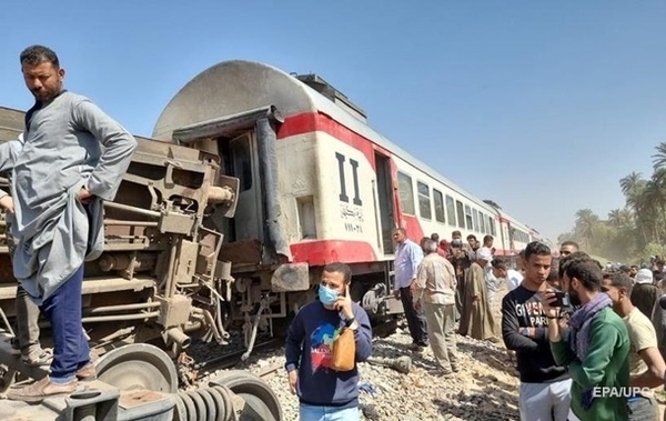 В Египте столкнулись два пассажирских поезда - Фото 1