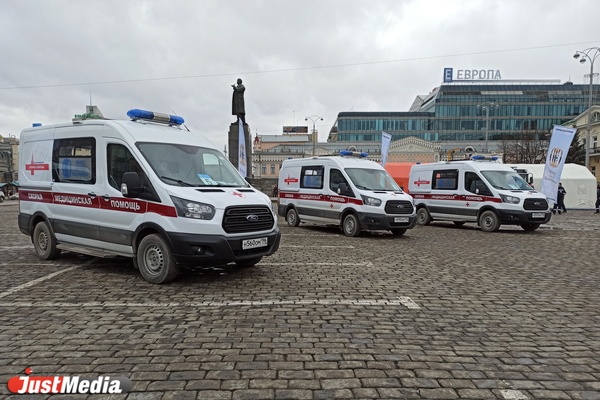 В Екатеринбург прибыло 25 новых машин скорой помощи - Фото 1