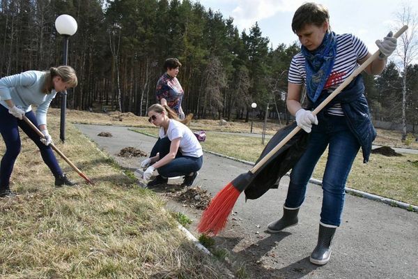 За выходные коммунальщики Екатеринбурга убрали почти 190 тонн мусора - Фото 1