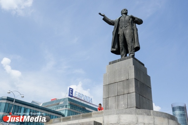 На 300-летие Екатеринбурга горожанам подарят отреставрированный памятник Ленину - Фото 1