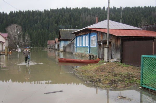 В Свердловской области из-за паводков ограничено автосообщение с 24 населенными пунктами - Фото 1