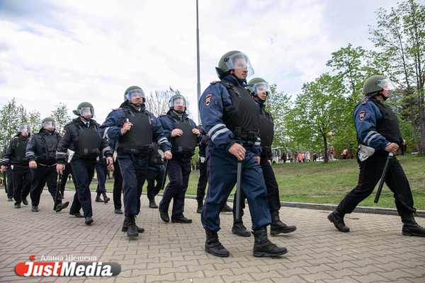У ТЦ «Академический» в Екатеринбурге произошло жесткое задержание - Фото 1