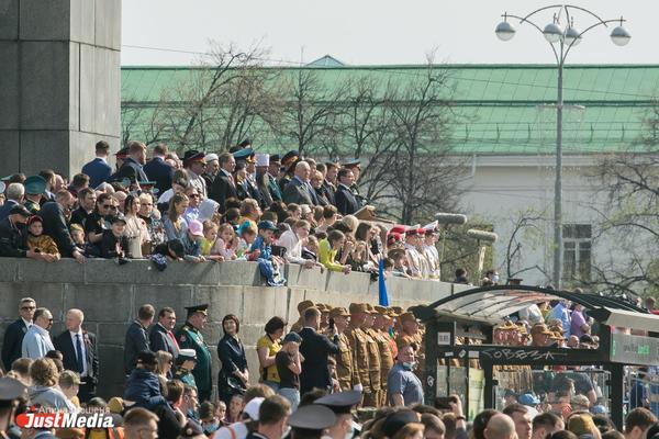Глава Екатеринбурга поблагодарил городские службы за проведение праздничных мероприятий - Фото 1