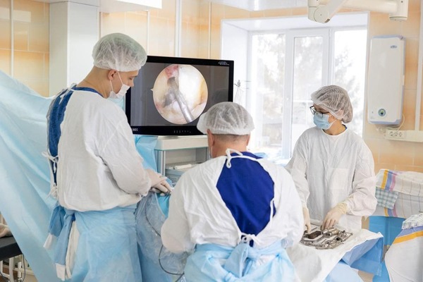 Уральский институт травматологии и ортопедии получил уникальное оборудование, позволяющее заглянуть внутрь сустава - Фото 1