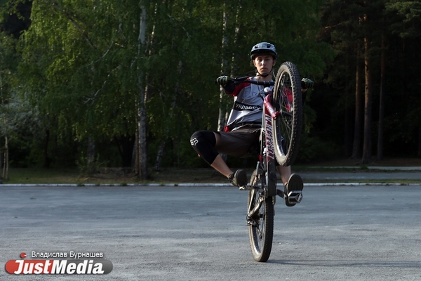 Студент Данил Султанов: «Хорошо катать, когда тепло, особенно с горки». В Екатеринбурге +30 градусов - Фото 1
