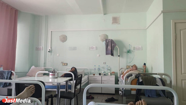 В ковидных госпиталях Екатеринбурга не успевают выписывать выздоровевших пациентов  - Фото 1