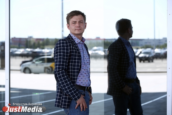 Никита Кузнецов, представитель сервиса по премиальным перевозкам: «Надо успевать пока лето собираться большой компанией, заказывать машину, и всем ехать за город». В Екатеринбурге +27 градусов - Фото 1