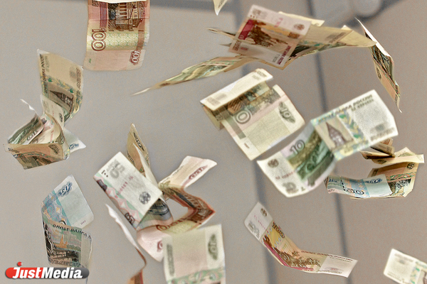 В пандемийный год зарплата свердловчан выросла на 3 тысячи рублей - Фото 1