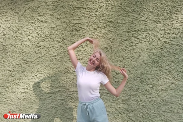 Ксения Кулькова, журналист: «Вчера многие из нас приняли освежающий душ под проливным дождем». В Екатеринбурге +26 градусов - Фото 1