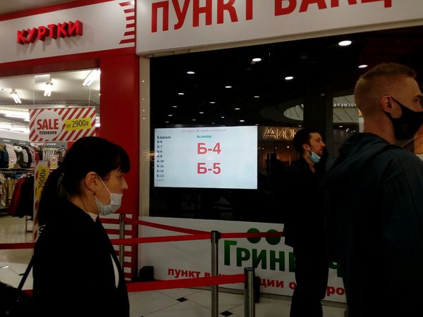 Сегодня в Свердловскую область привезли первую партию вакцины Спутник Лайт  - Фото 1