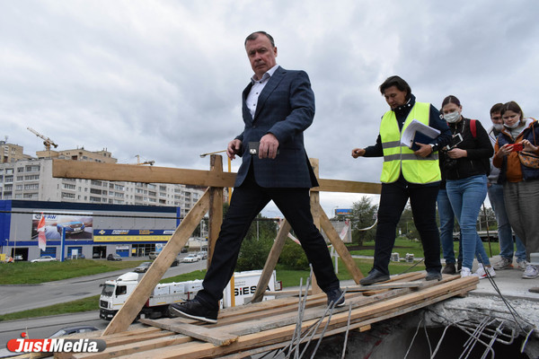 В Екатеринбурге могут продлить сроки ограничения движения на развязке Луганская – Объездная - Фото 1