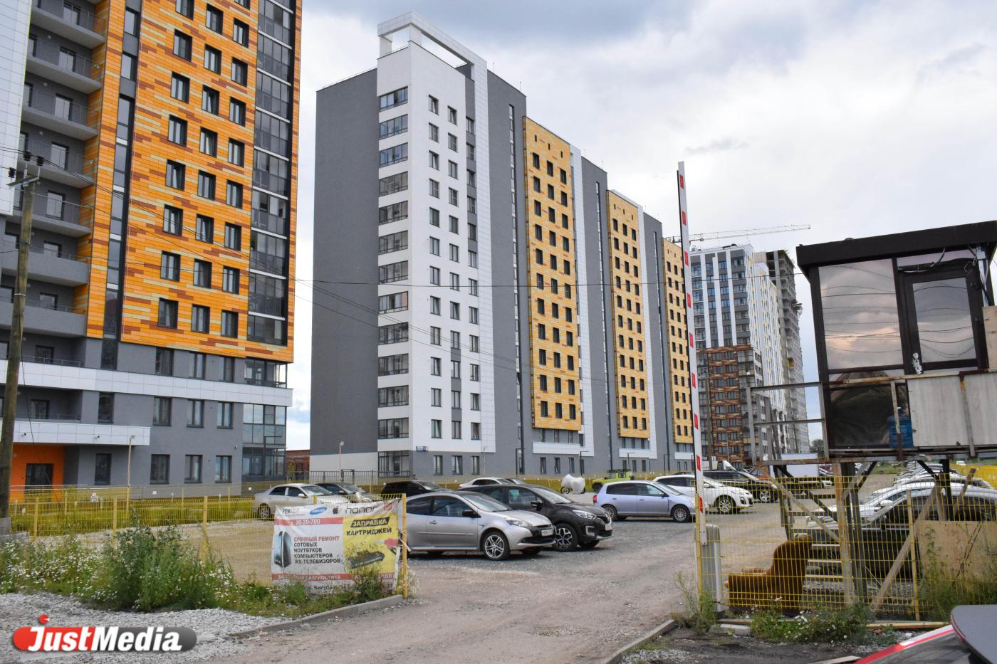 «Стройтэк» строительство парковки не осуществляет». Ответ застройщика «Янтарной долины» - Фото 1