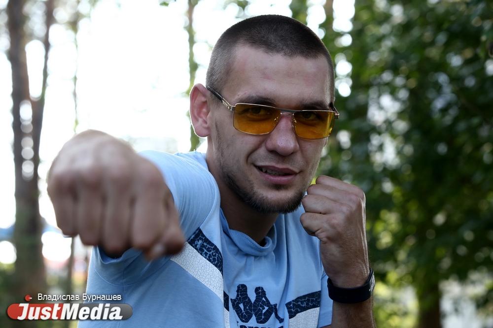 Василий Семенов, боец клуба «Архангел Михаил»: «В такую погоду, конечно, тяжело тренироваться – очень жарко, но есть свои плюсы». В Екатеринбурге +32 градуса - Фото 1