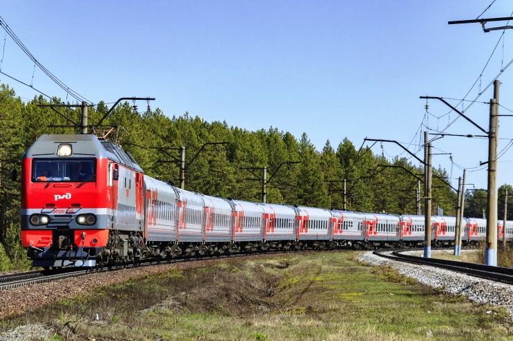 Перевозки пассажиров на СвЖД увеличились на 14% в августе - Фото 1
