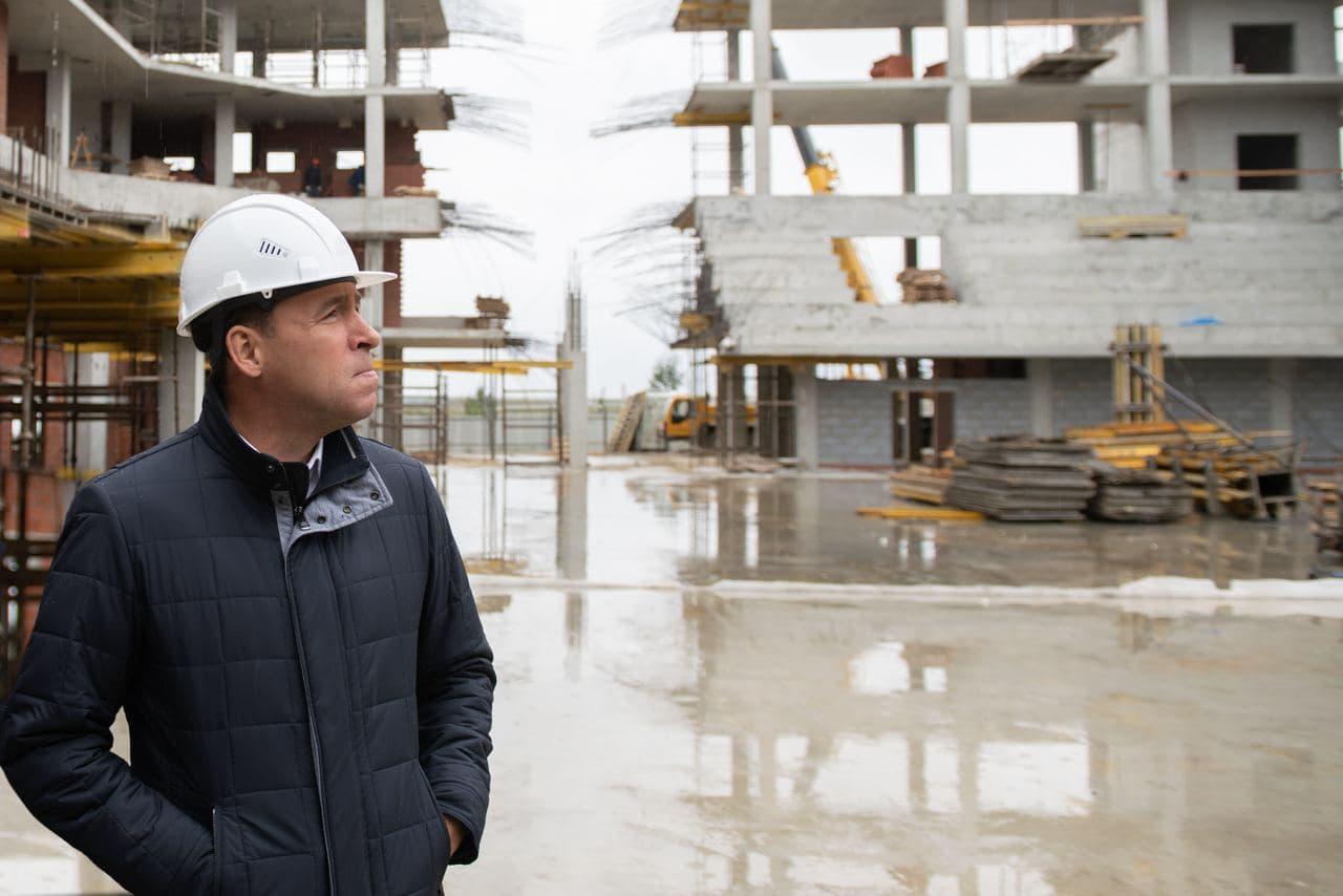 Евгений Куйвашев проинспектировал стройплощадку образовательного кластера в Солнечном - Фото 1