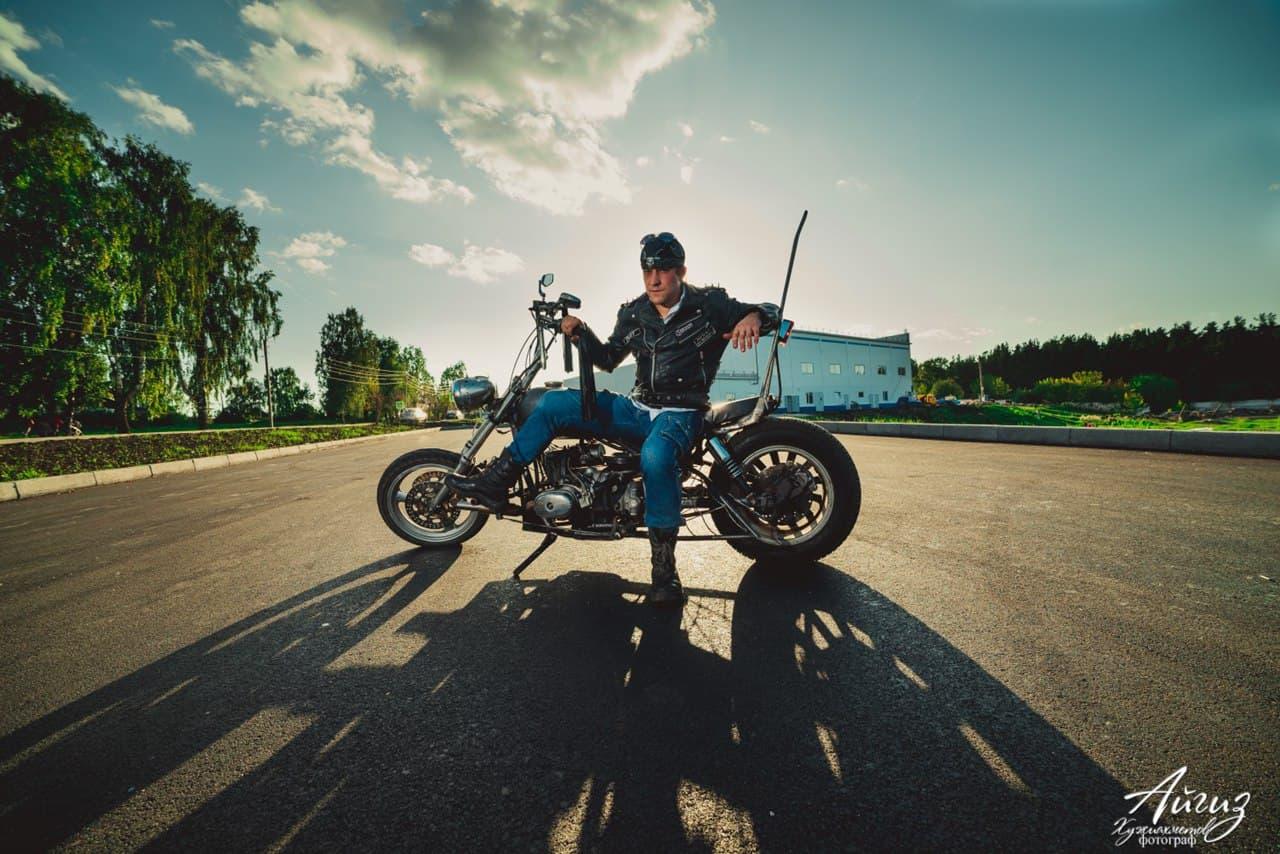 Байкер Алексей Севостьянов: «Уже не лето, поэтому одеваемся потеплее». В Екатеринбурге +14 градусов - Фото 1