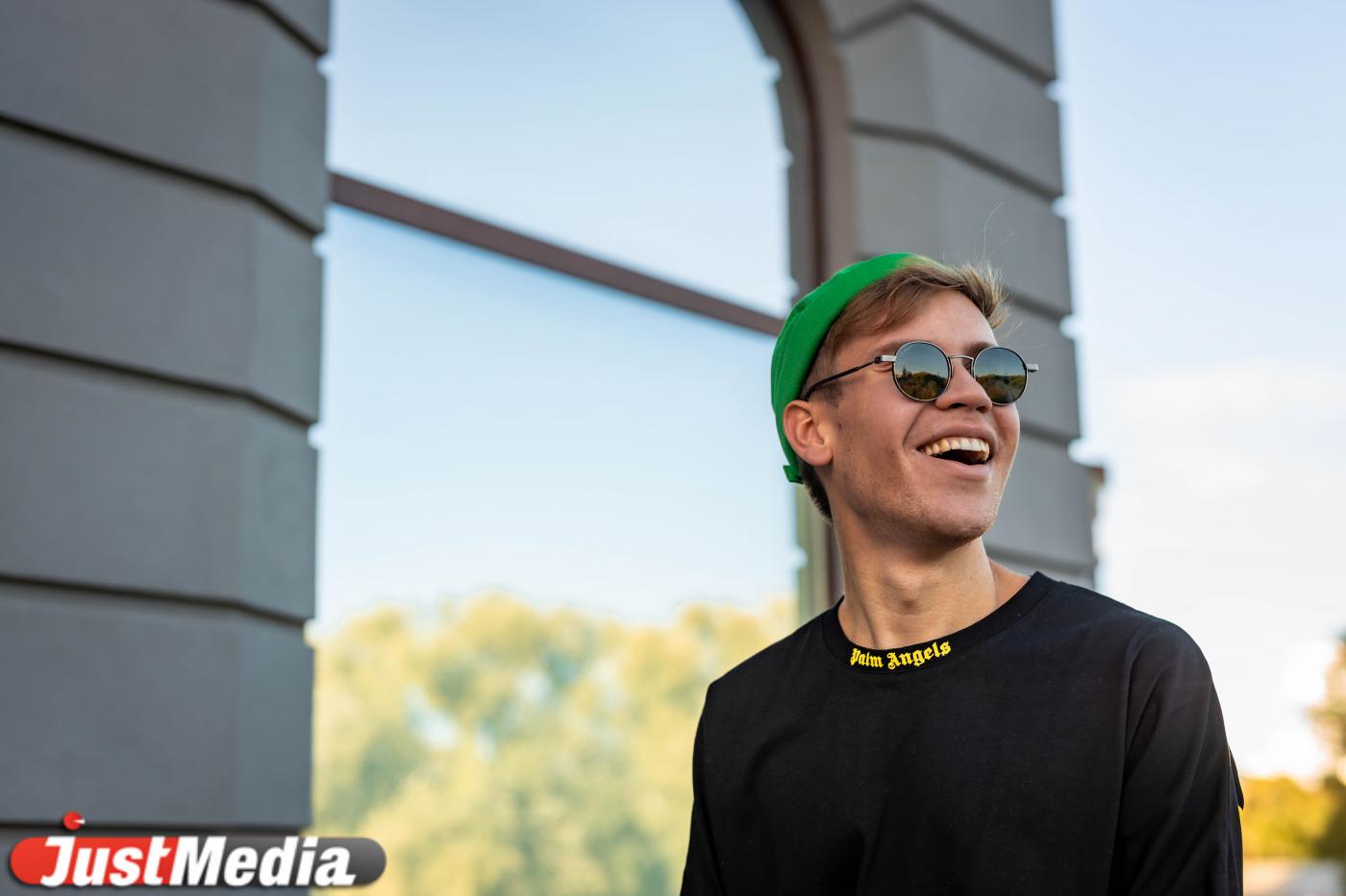 Дмитрий Мальков, актер «Очень люблю тепло: когда светит солнышко и жарко». В Екатеринбурге +10 градусов - Фото 1