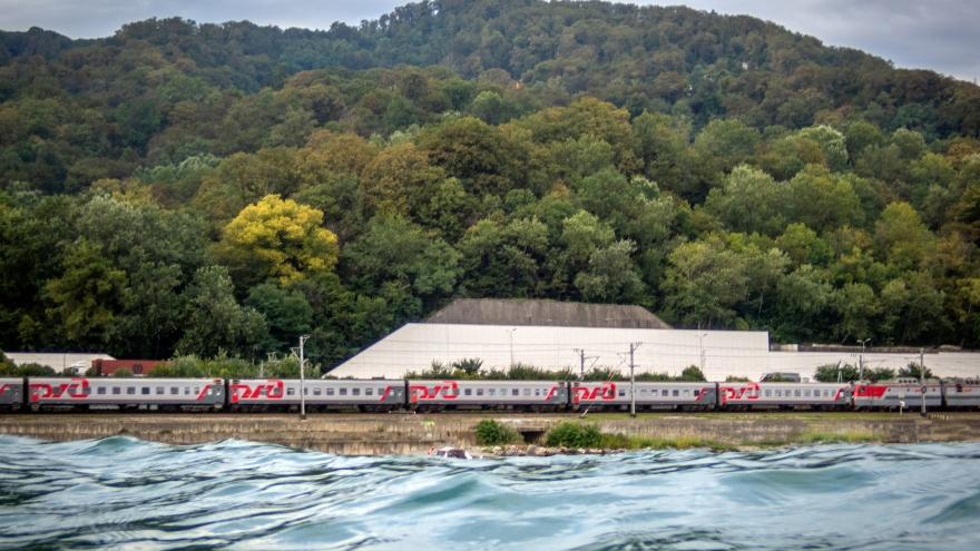 Множество семей оформили льготные билеты в уральские поезда дальнего следования  - Фото 1