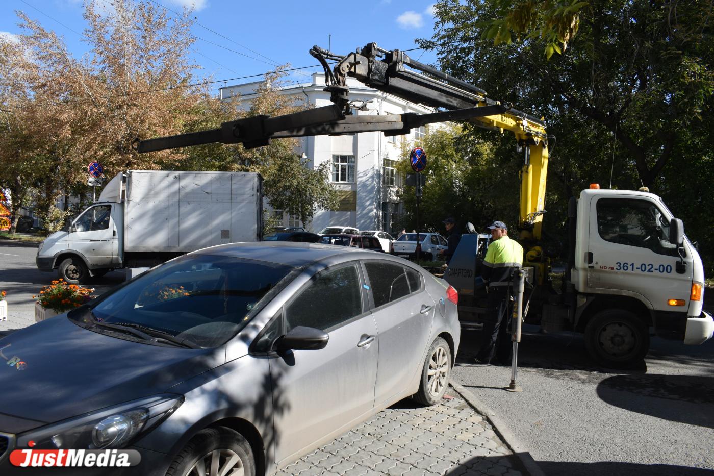 Власти Екатеринбурга решили бороться с незаконными парковками здоровой альтернативой - Фото 1