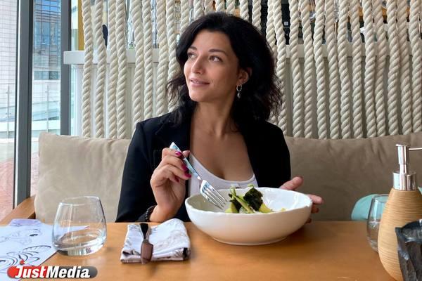 «Это очередное наступление на рестораны». Владельцы уральских заведений общепита обеспокоены QR-кодами и обязательной вакцинацией - Фото 1