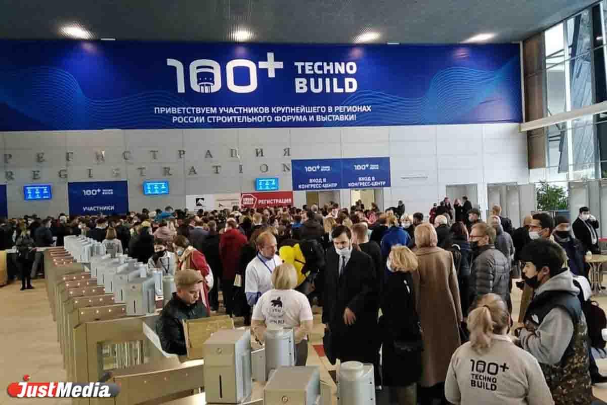 Евгений Куйвашев прокомментировал очереди на входе на форум 100+ - Фото 1